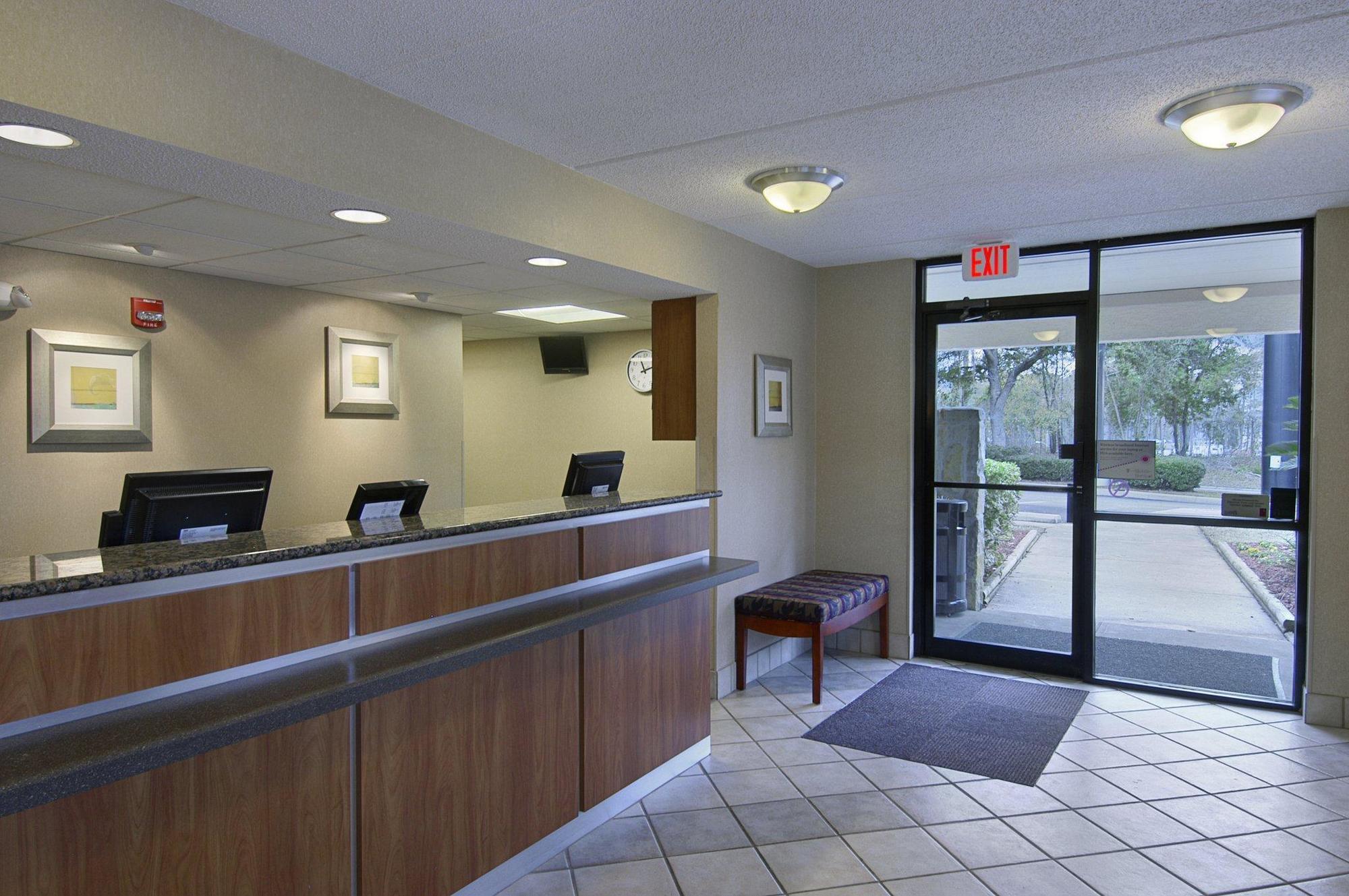 Red Roof Inn Tallahassee - University Экстерьер фото