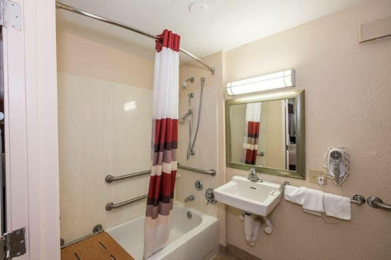 Red Roof Inn Tallahassee - University Экстерьер фото