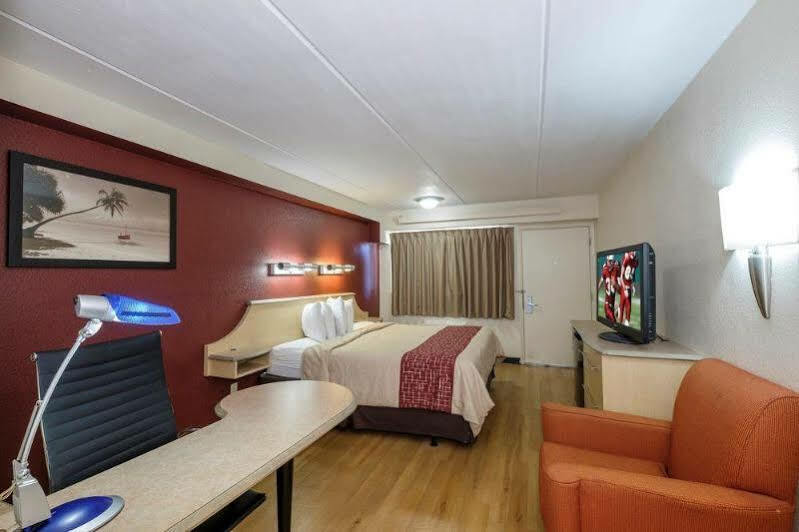 Red Roof Inn Tallahassee - University Экстерьер фото