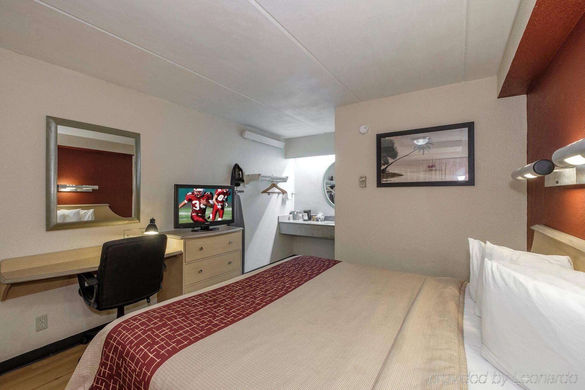 Red Roof Inn Tallahassee - University Экстерьер фото